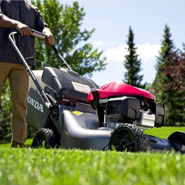Self-propelled Gas Lawn Mower